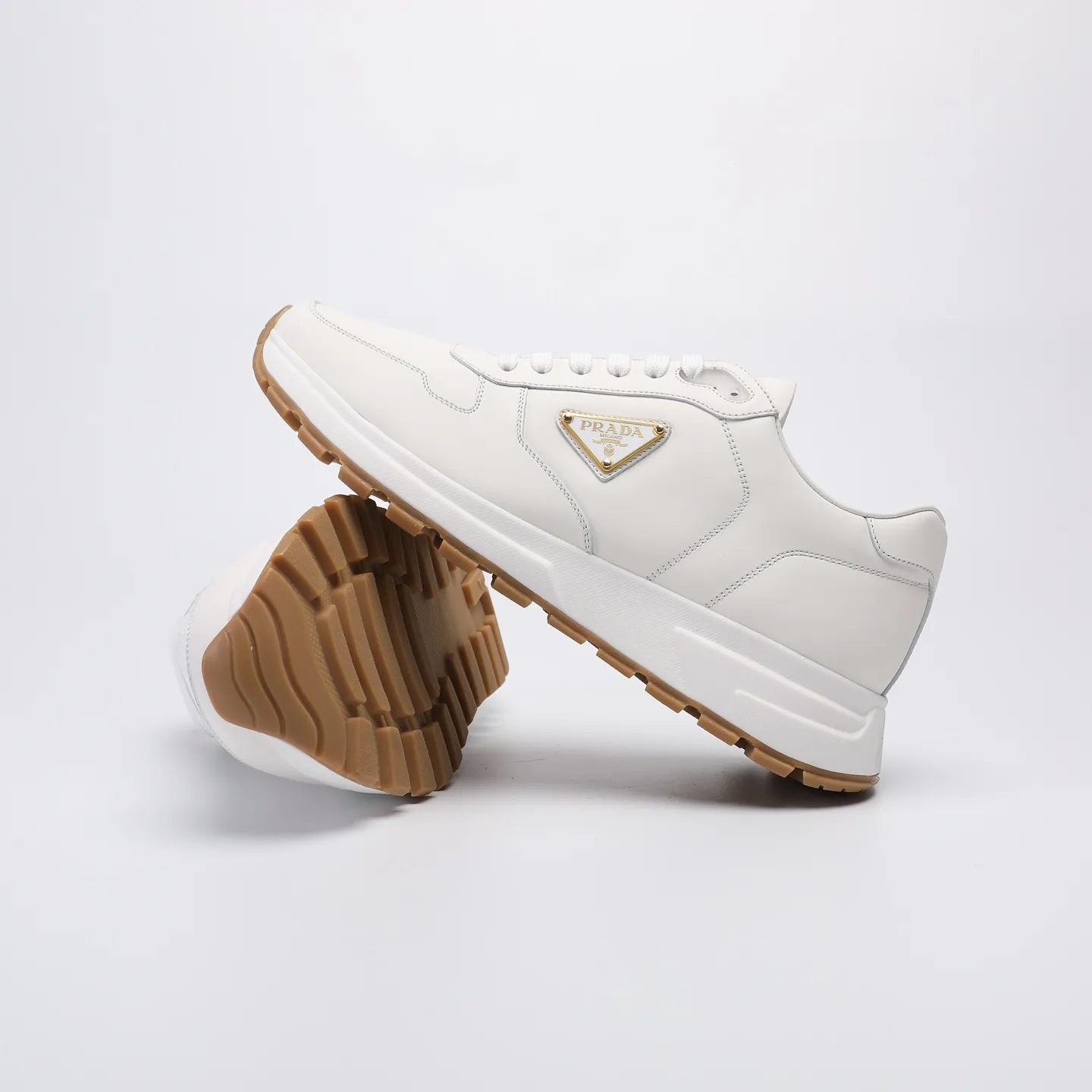 Batch 580 [PRADA] Men's shoes are popular in the counter, official website synchronization, high-quality shipments. Fabric: original cowhide with snakeskin. Lining: cowhide feet + cowhide lining. Outsole: original TPU + foam. Size: 38-46